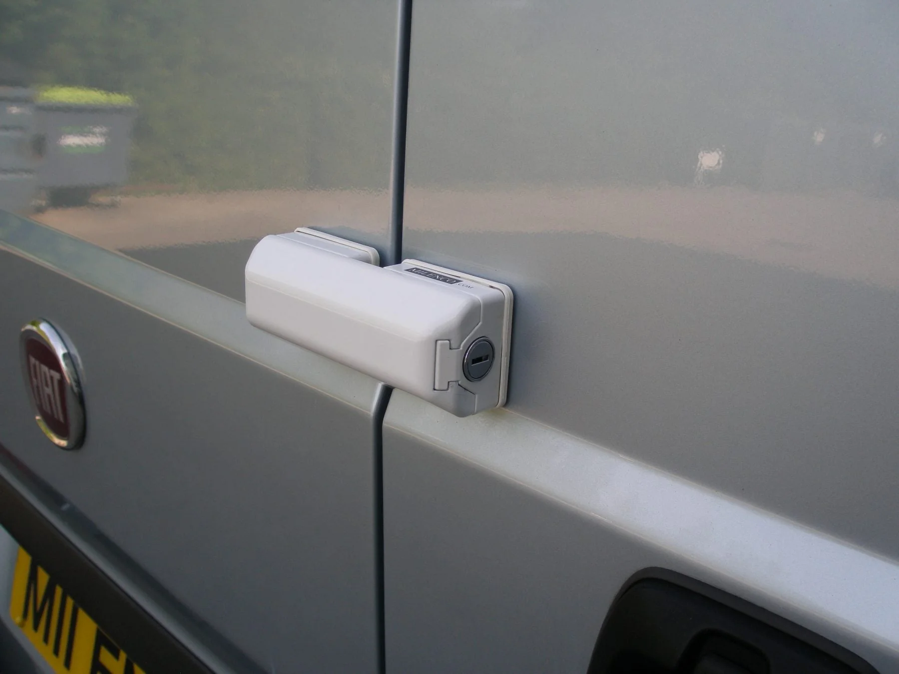 Milenco Van Door Deadlock Twinpack 3063 - Image 3