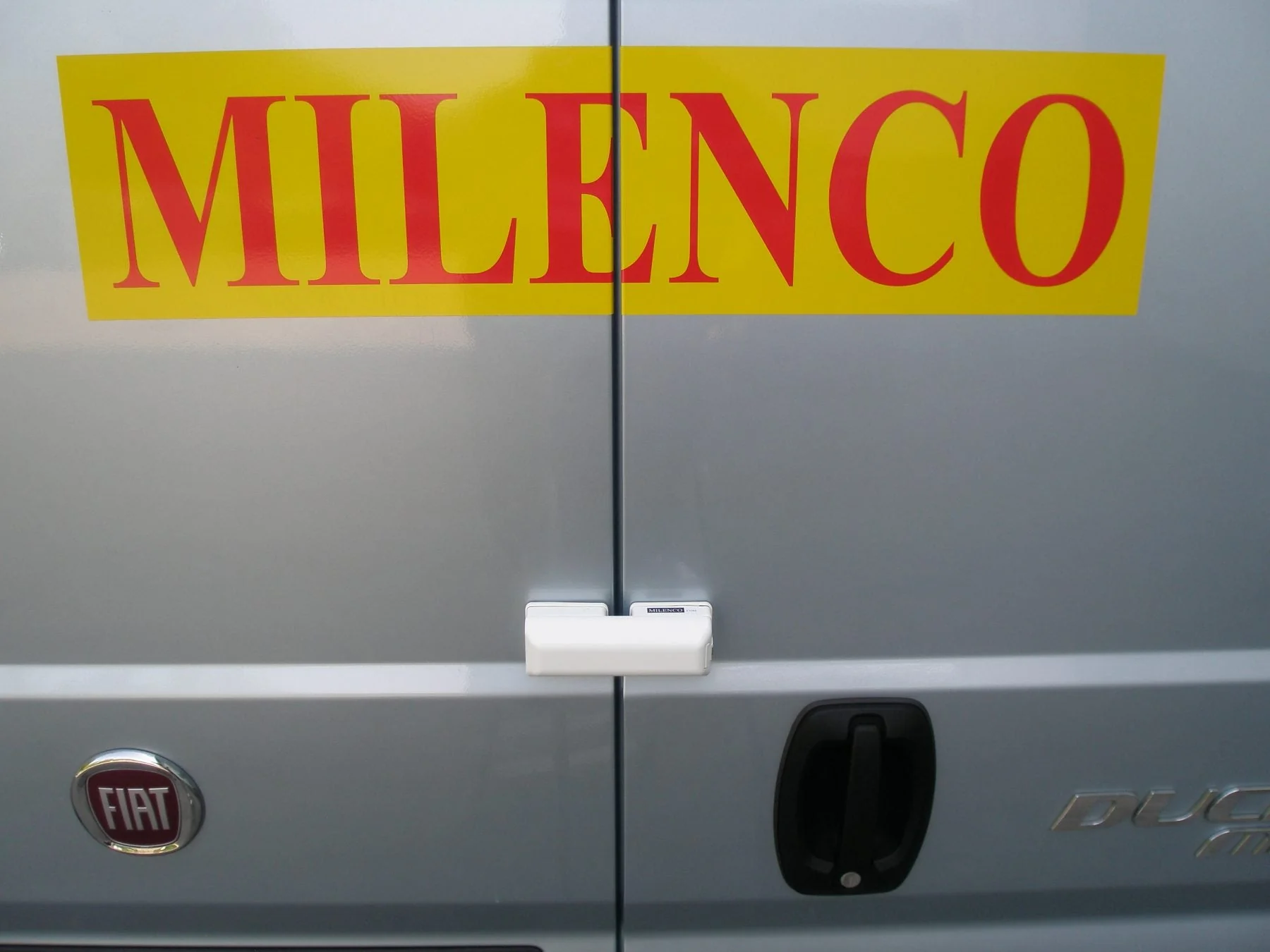 Milenco Van Door Deadlock Twinpack 3063 - Image 4