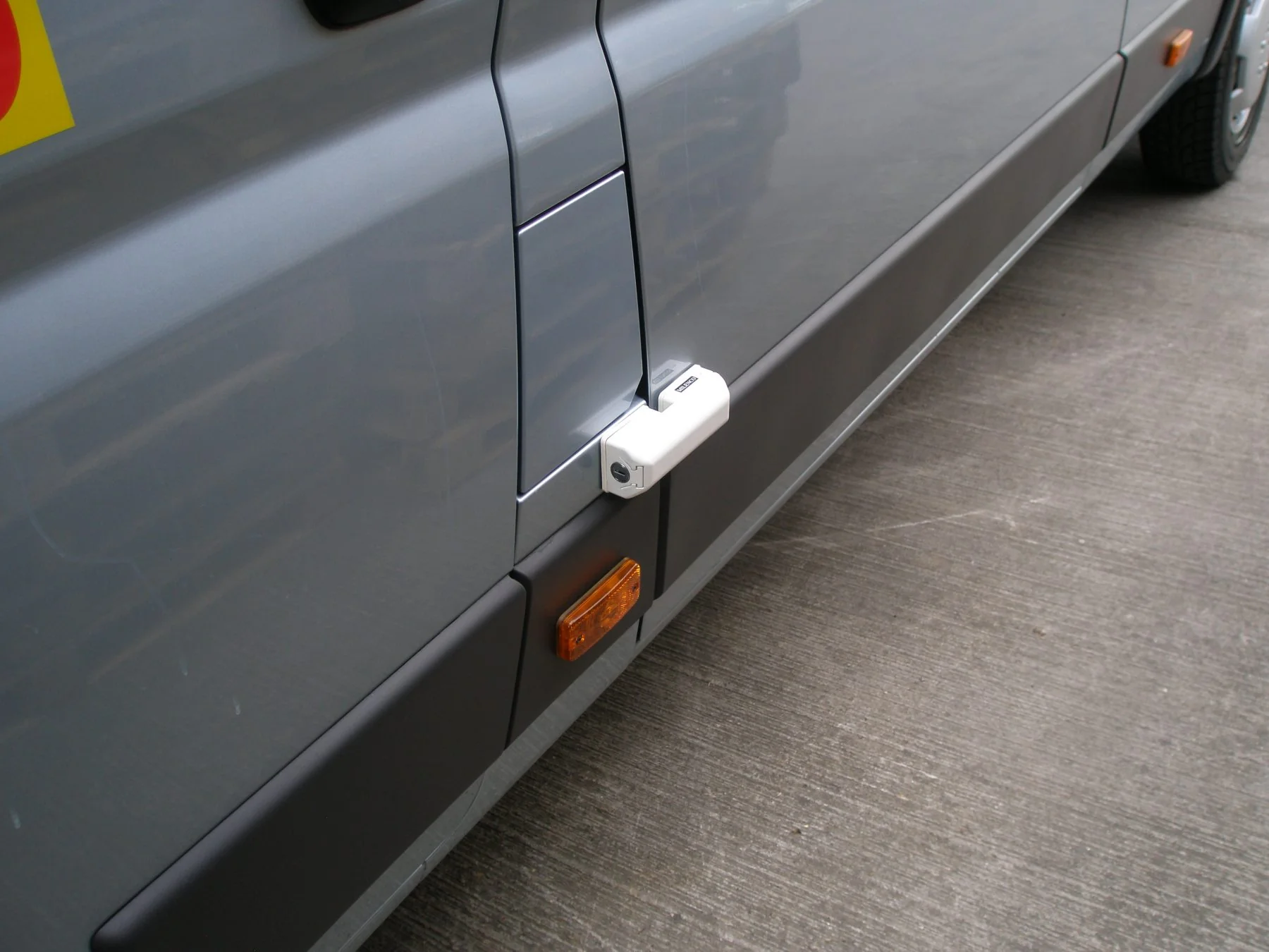 Milenco Van Sliding Door Security Deadlock Single 3056 White - Image 2
