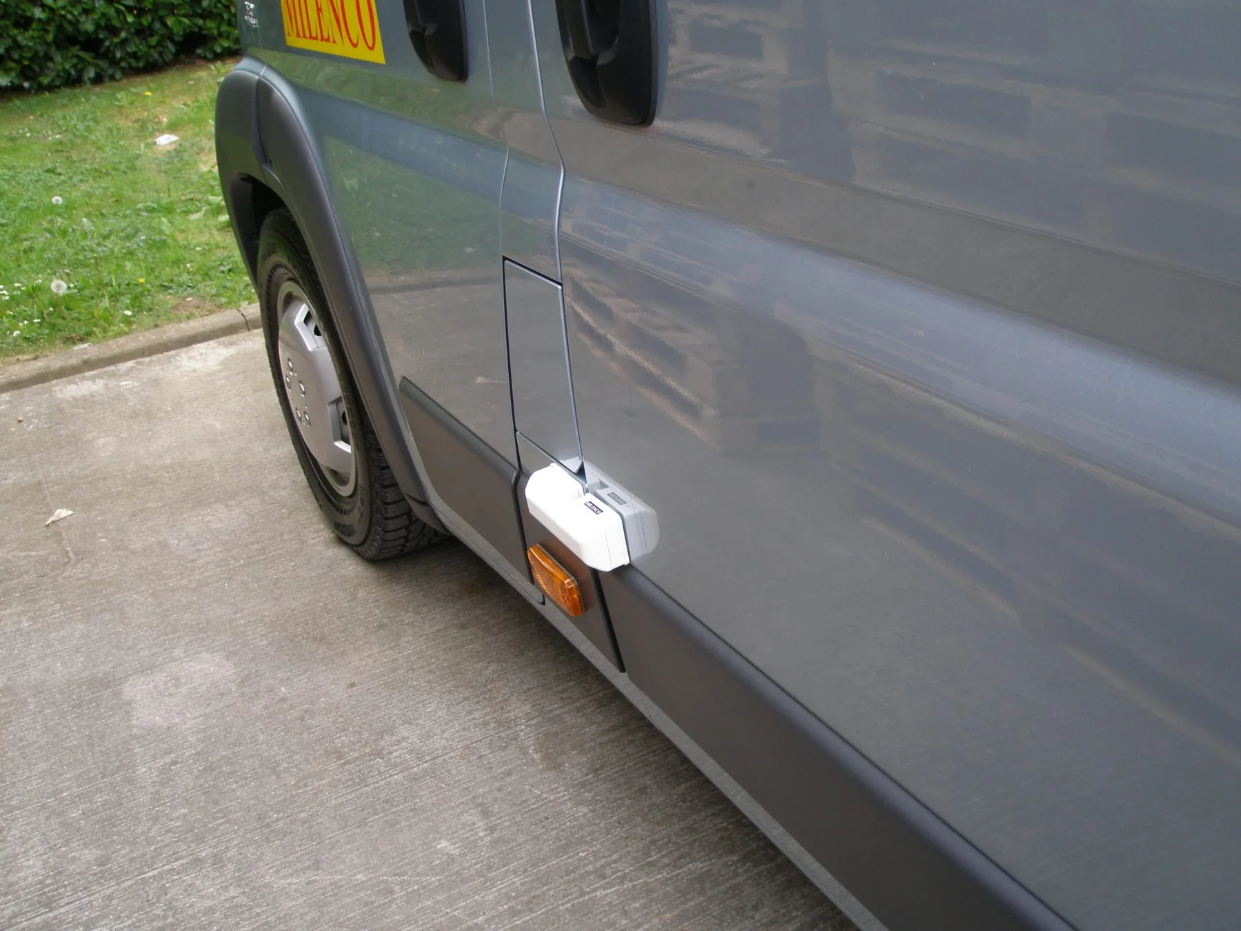 Milenco Van Sliding Door Security Deadlock Single 3056 White - Image 5