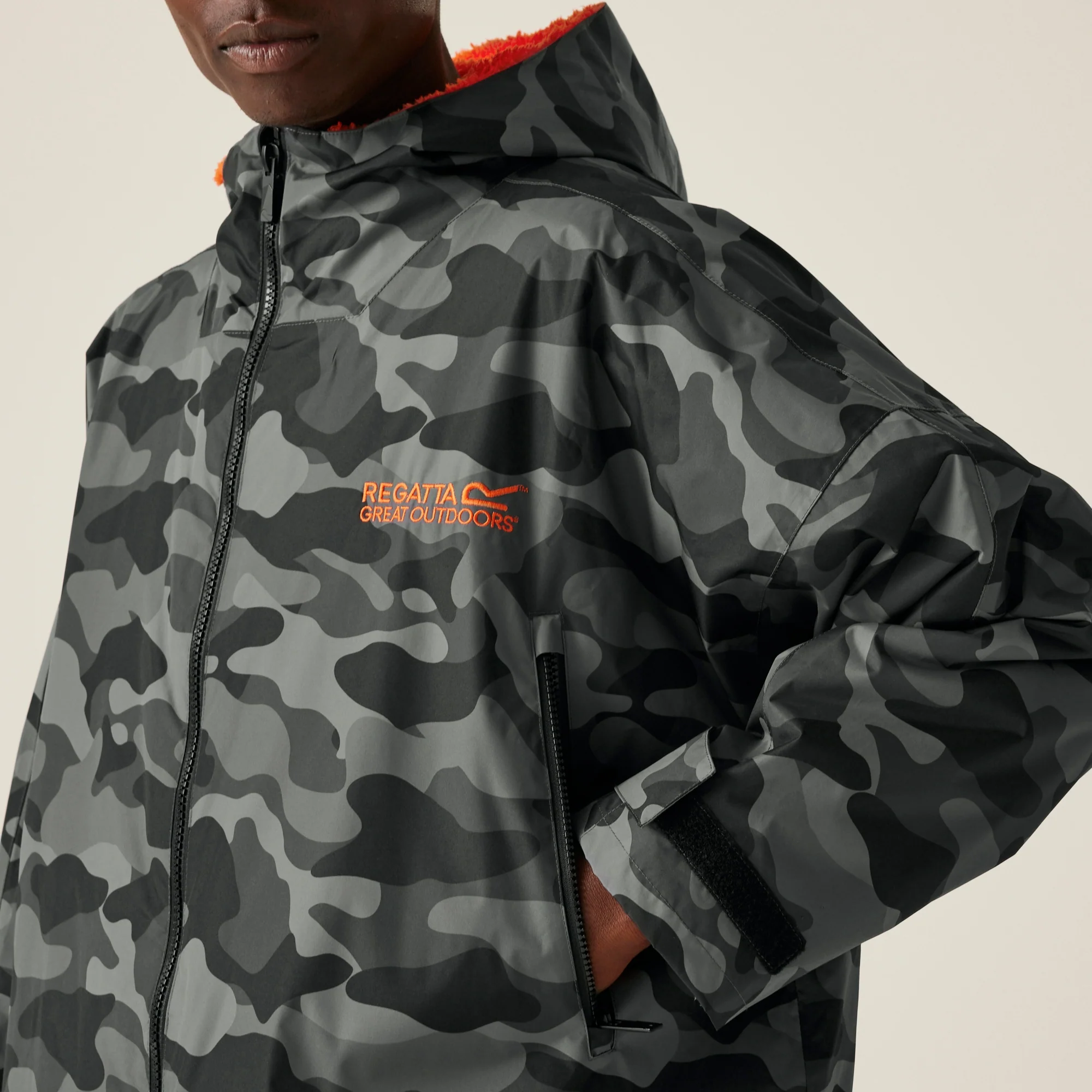 Regatta Adult Waterproof Changing Robe - Image 40