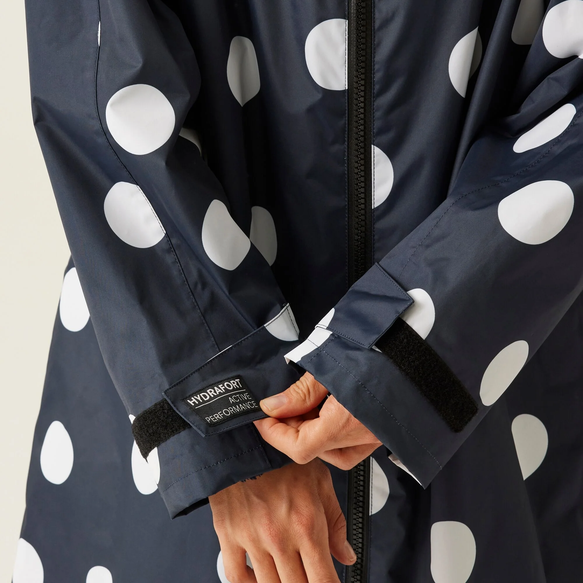Regatta Adult Waterproof Changing Robe - Image 56