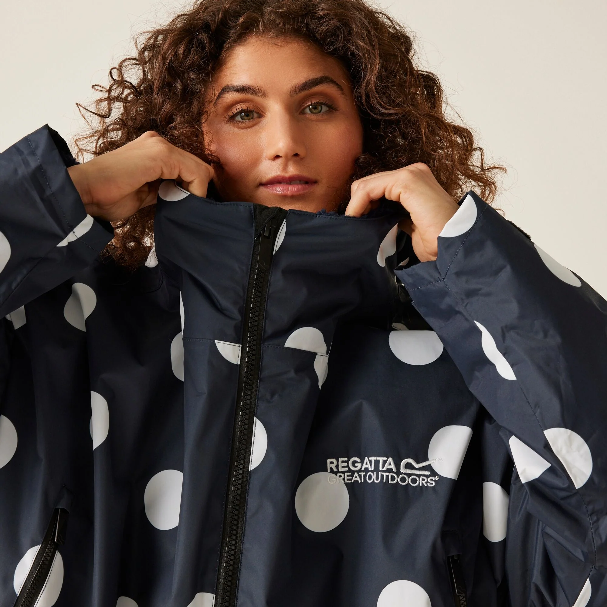 Regatta Adult Waterproof Changing Robe - Image 57