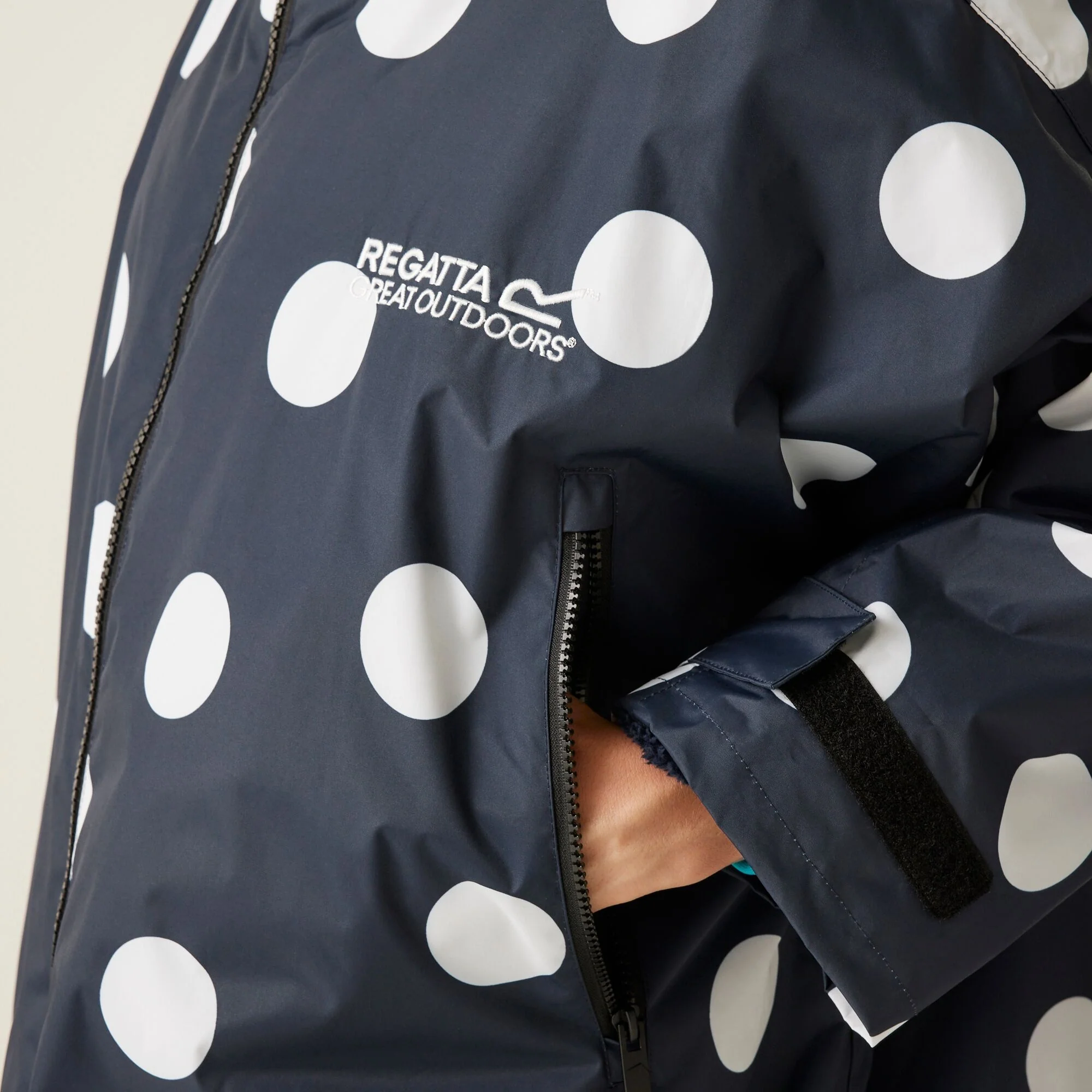 Regatta Adult Waterproof Changing Robe - Image 58